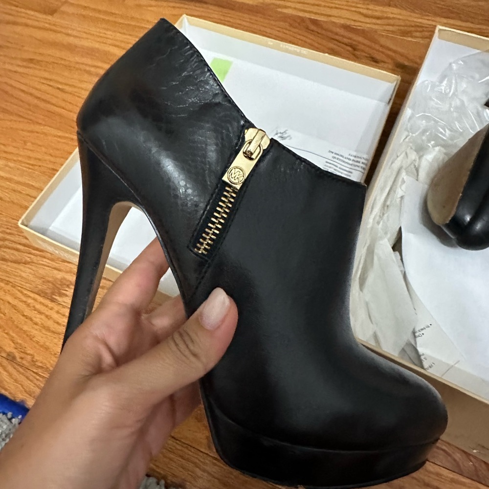 Michael kors york bootie black leather sz 8.5 - Picture 3 of 5